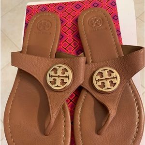 Tory Burch Judy sandals In Royal Tan pebbled Leather. Size 9. GUC